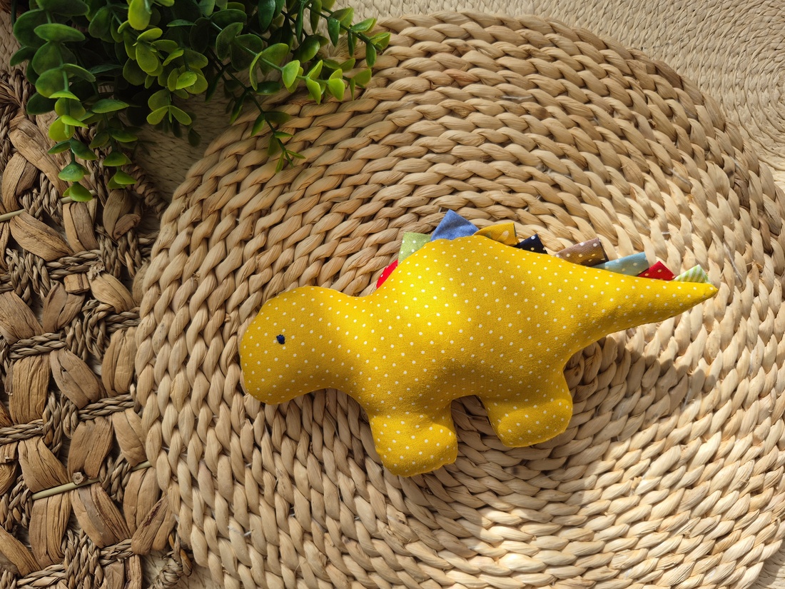 Dinozaur - orchu / rosu / verde - jucării și echipamente pentru copii - daruri de botez - Artynos.ro