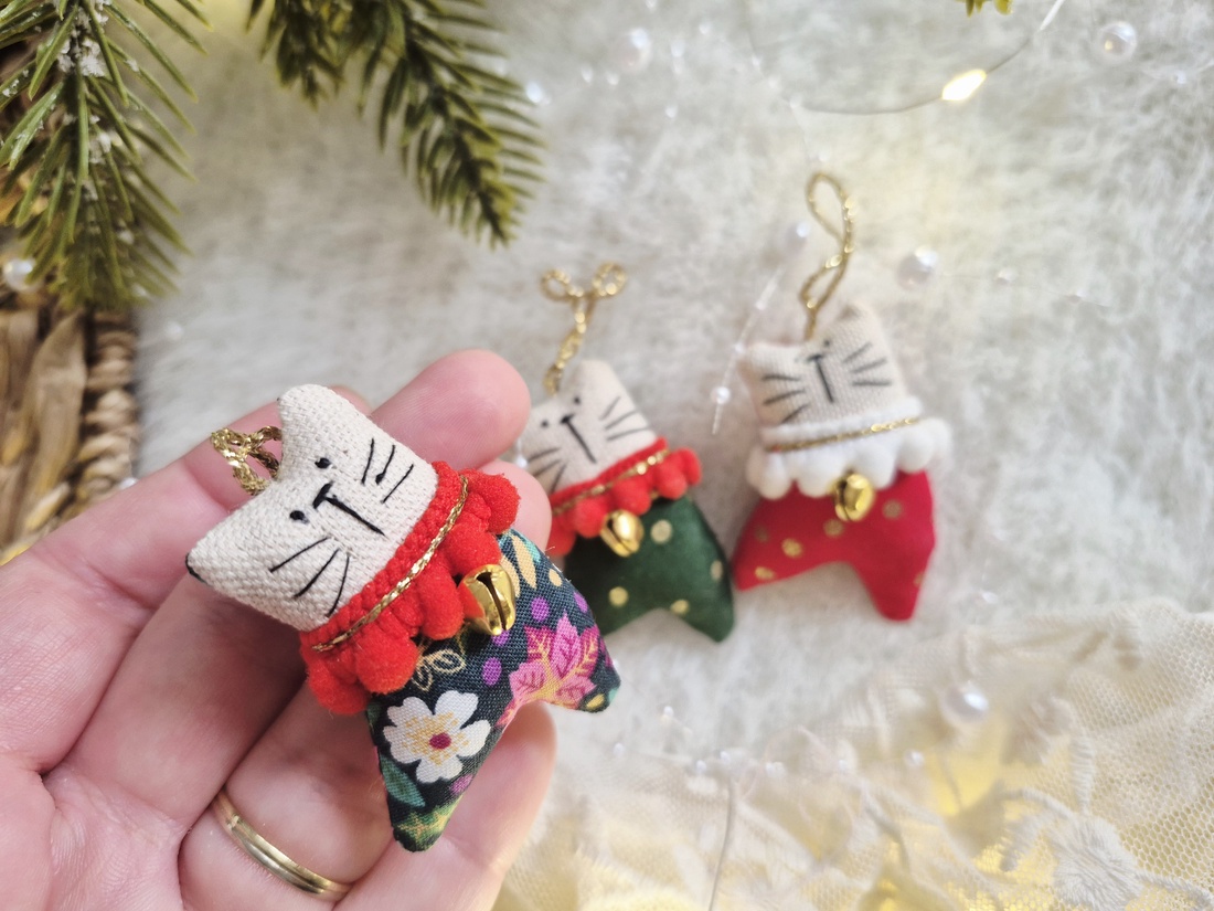 SET 3 pisicute dansatoare - decoratiuni Craciun - crăciun - decorațiuni de crăciun de casă - figurine pentru pomul de crăciun - Artynos.ro