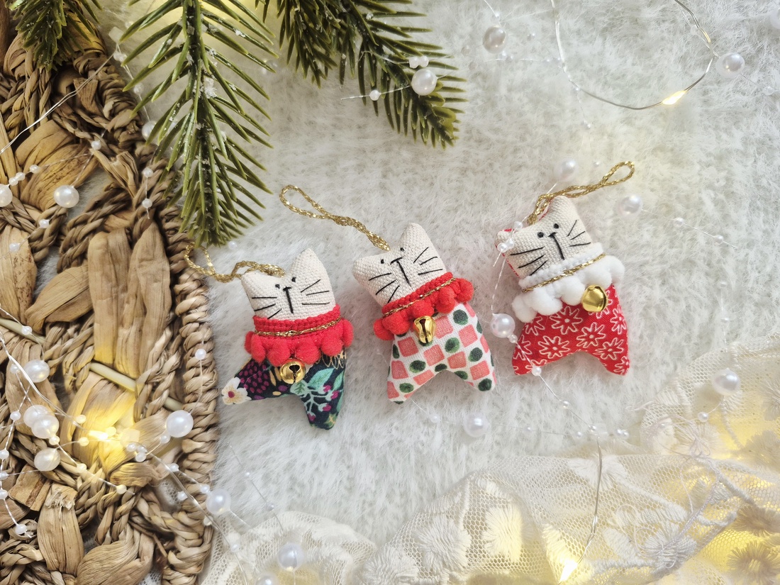 SET 3 pisicute dansatoare - decoratiuni Craciun - crăciun - decorațiuni de crăciun de casă - figurine pentru pomul de crăciun - Artynos.ro