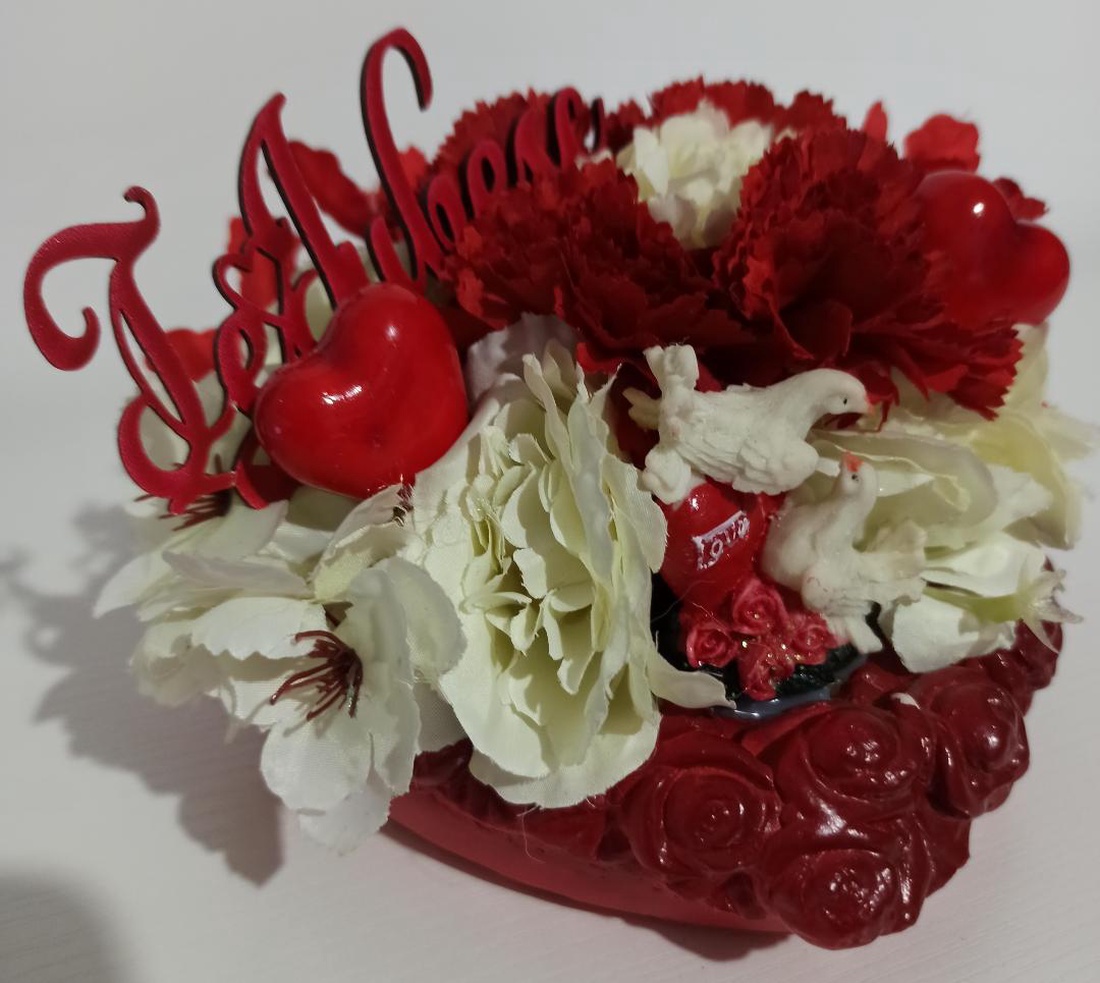 Inimă Ceramică Roșie Cu Porumbei și Garoafe - casă & stil de viață - decorațiuni de casă - decorațiuni de masă și rafturi - boluri decorative - Artynos.ro