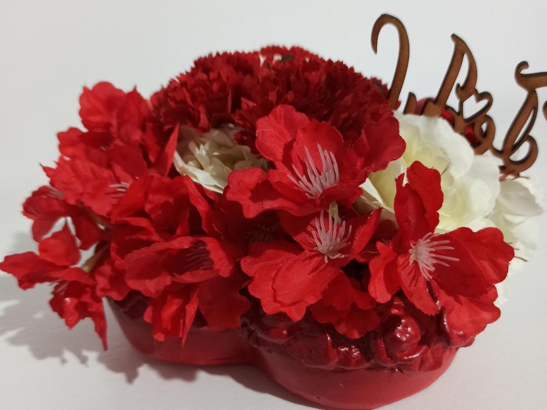 Inimă Ceramică Roșie Cu Porumbei și Garoafe - casă & stil de viață - decorațiuni de casă - decorațiuni de masă și rafturi - boluri decorative - Artynos.ro