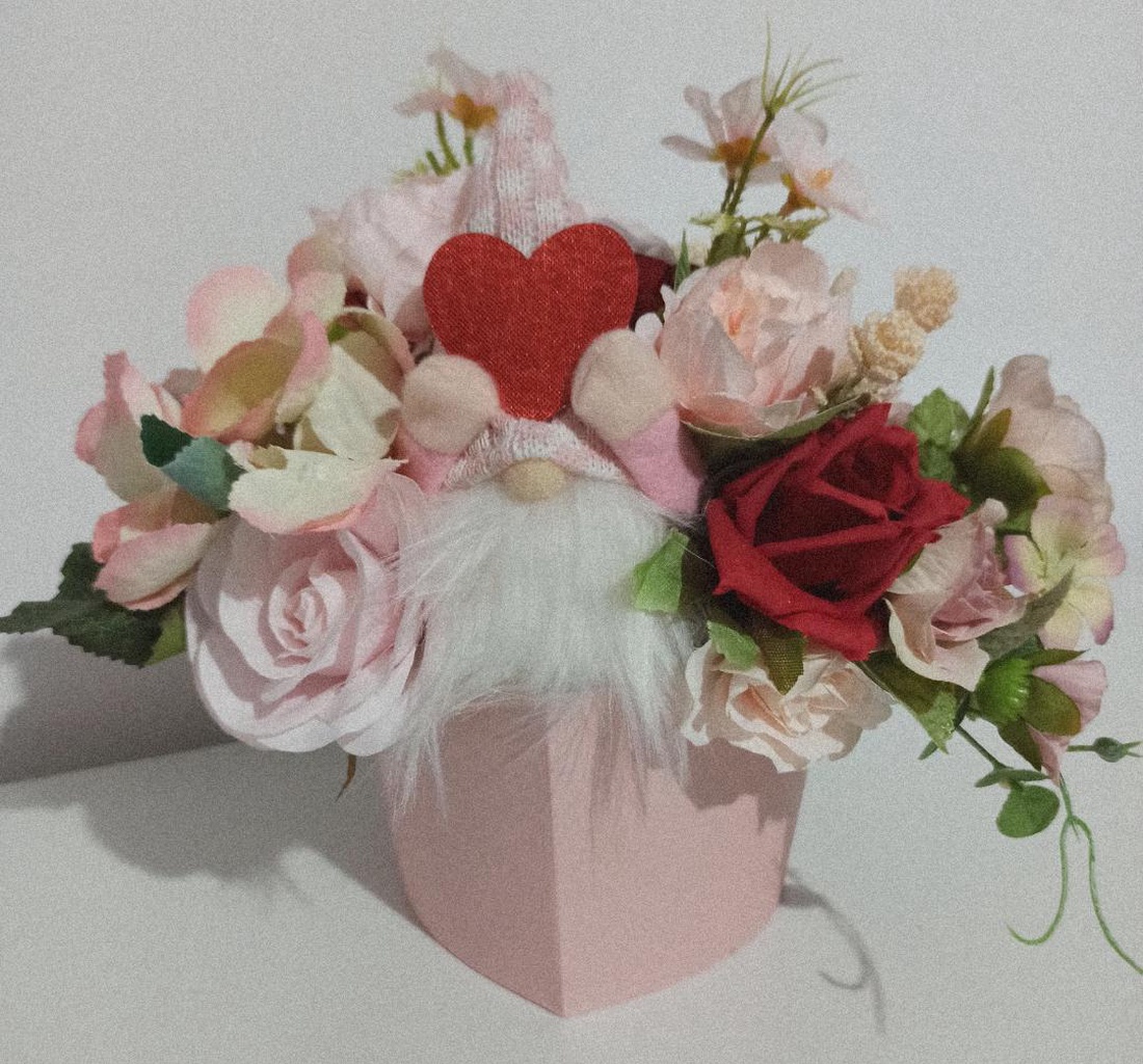 Cutie Inimă Roz Cu Gnom și Trandafiri Roz - casă & stil de viață - decorațiuni de casă - decorațiuni de masă și rafturi - cutii de decor - Artynos.ro