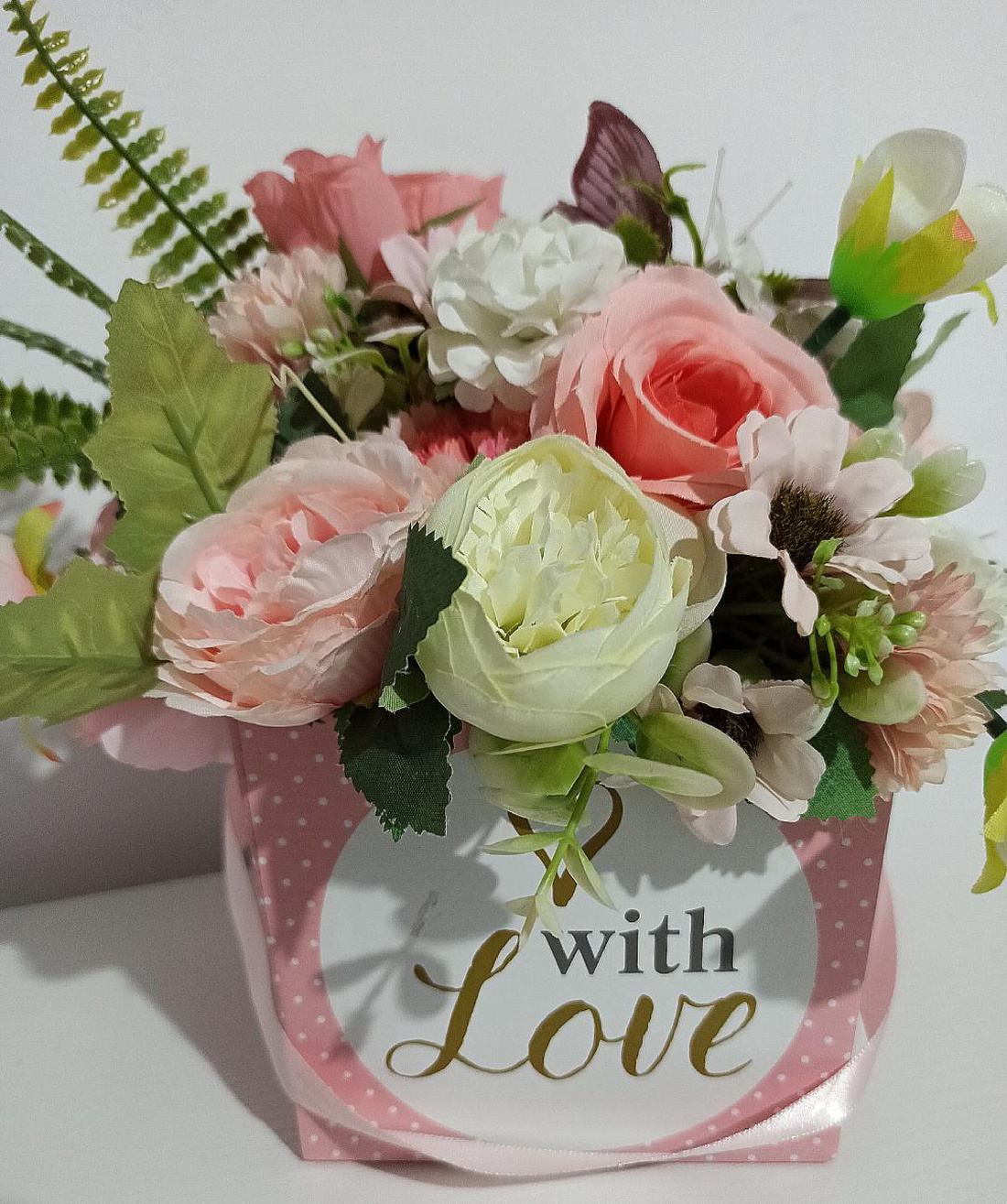 CUTIE ROZ WITH LOVE CU FLORI ROZ - casă & stil de viață - decorațiuni de casă - accesorii florale - cutii cu flori - Artynos.ro