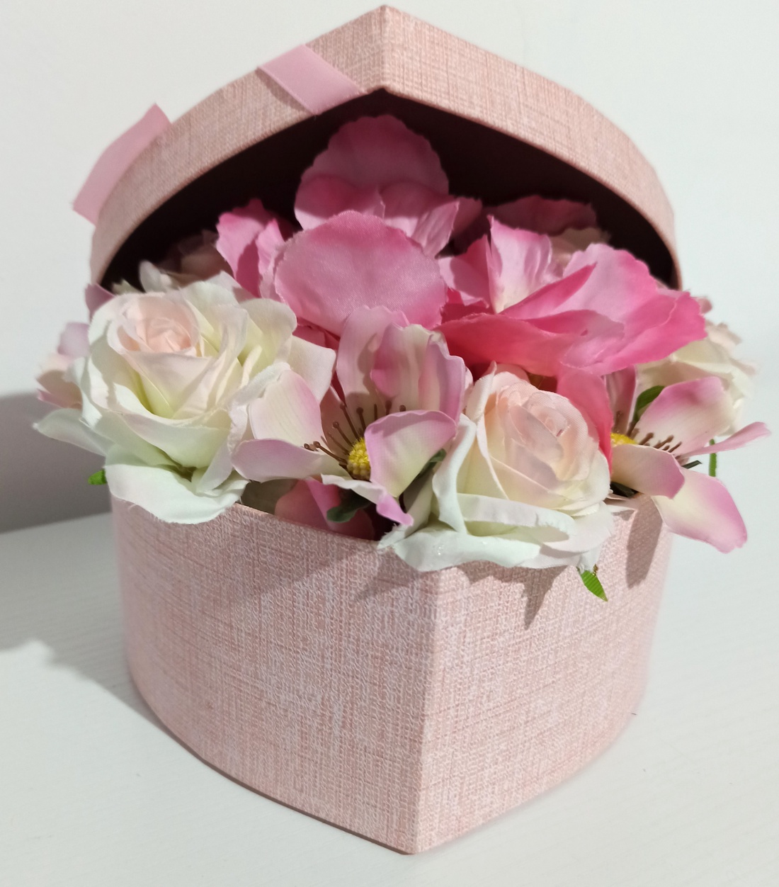 Cutie Tip Inimă Roz Cu Fundă și Floricele Roz - casă & stil de viață - decorațiuni de casă - accesorii florale - cutii cu flori - Artynos.ro