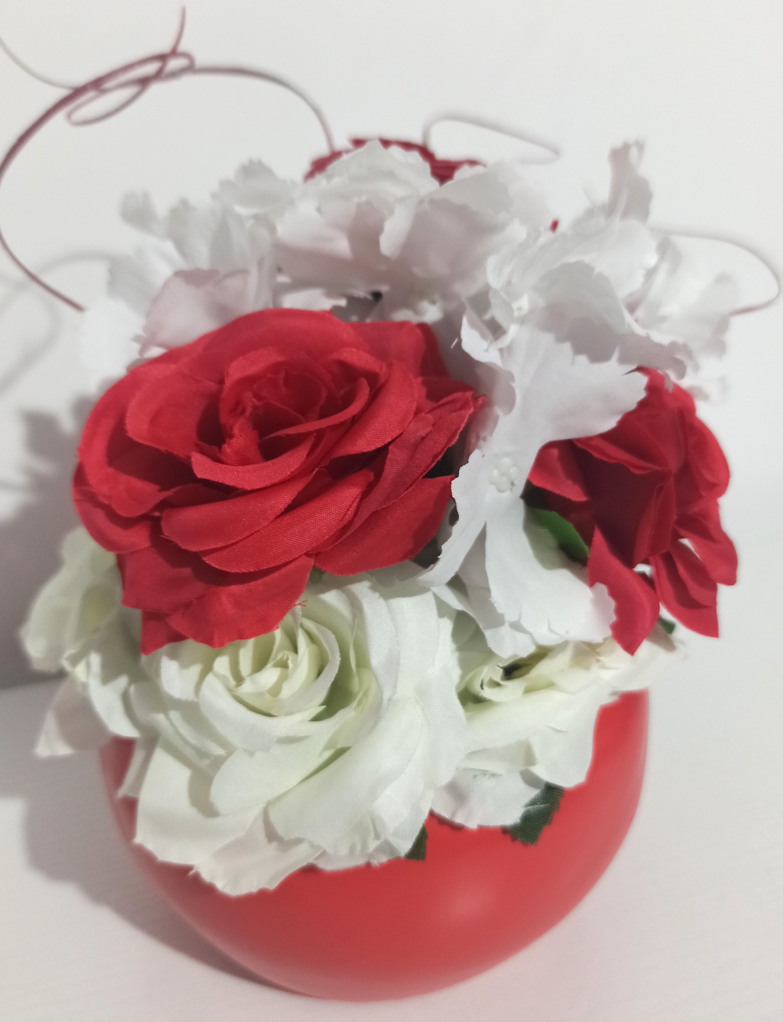 Vas Ceramic Roșu Cu Trandafiri și Hortensie  - casă & stil de viață - decorațiuni de casă - decorațiuni de masă și rafturi - boluri decorative - Artynos.ro