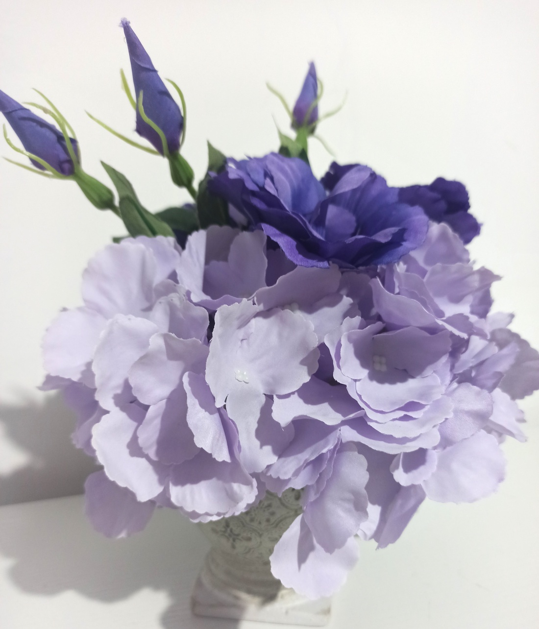 Ghiveci Regal Din Ceramică Cu Hortensie Lila și Lisianthus Mov - casă & stil de viață - decorațiuni de casă - decorațiuni de masă și rafturi - boluri decorative - Artynos.ro