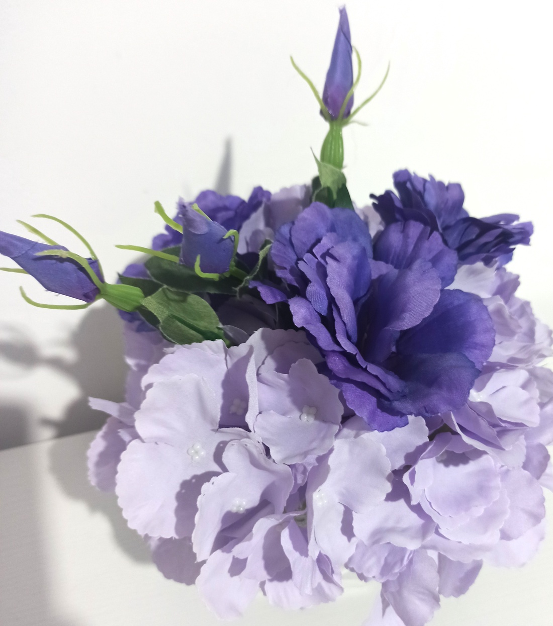 Ghiveci Regal Din Ceramică Cu Hortensie Lila și Lisianthus Mov - casă & stil de viață - decorațiuni de casă - decorațiuni de masă și rafturi - boluri decorative - Artynos.ro