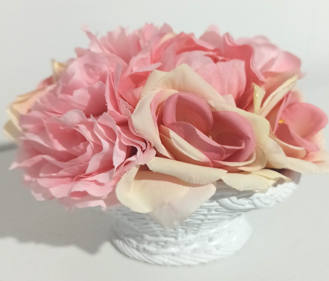 Ghiveci Ceramic Alb Cu Trandafiri Roz - casă & stil de viață - decorațiuni de casă - decorațiuni de masă și rafturi - boluri decorative - Artynos.ro