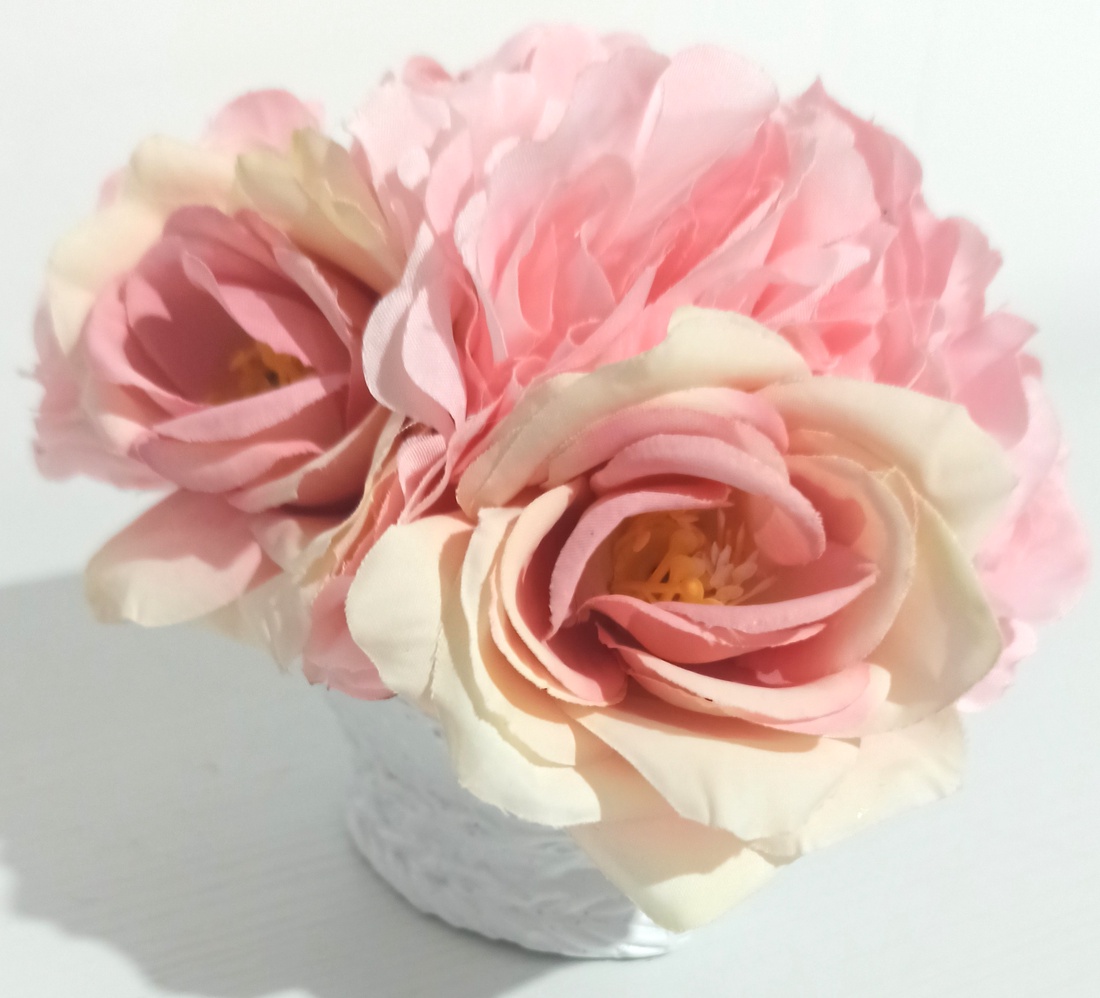 Ghiveci Ceramic Alb Cu Trandafiri Roz - casă & stil de viață - decorațiuni de casă - decorațiuni de masă și rafturi - boluri decorative - Artynos.ro