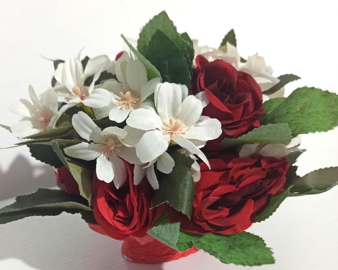 Ghiveci Ceramică Roșu Cu Floricele Albe și Trandafiri Roșii - casă & stil de viață - decorațiuni de casă - decorațiuni de masă și rafturi - boluri decorative - Artynos.ro