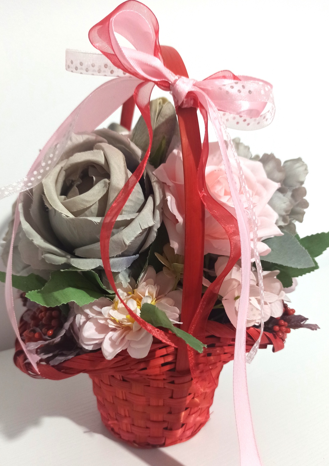 Coș Florentin Roșu Cu Trandafiri Roz și Gri - casă & stil de viață - decorațiuni de casă - accesorii florale - buchete de flori - Artynos.ro