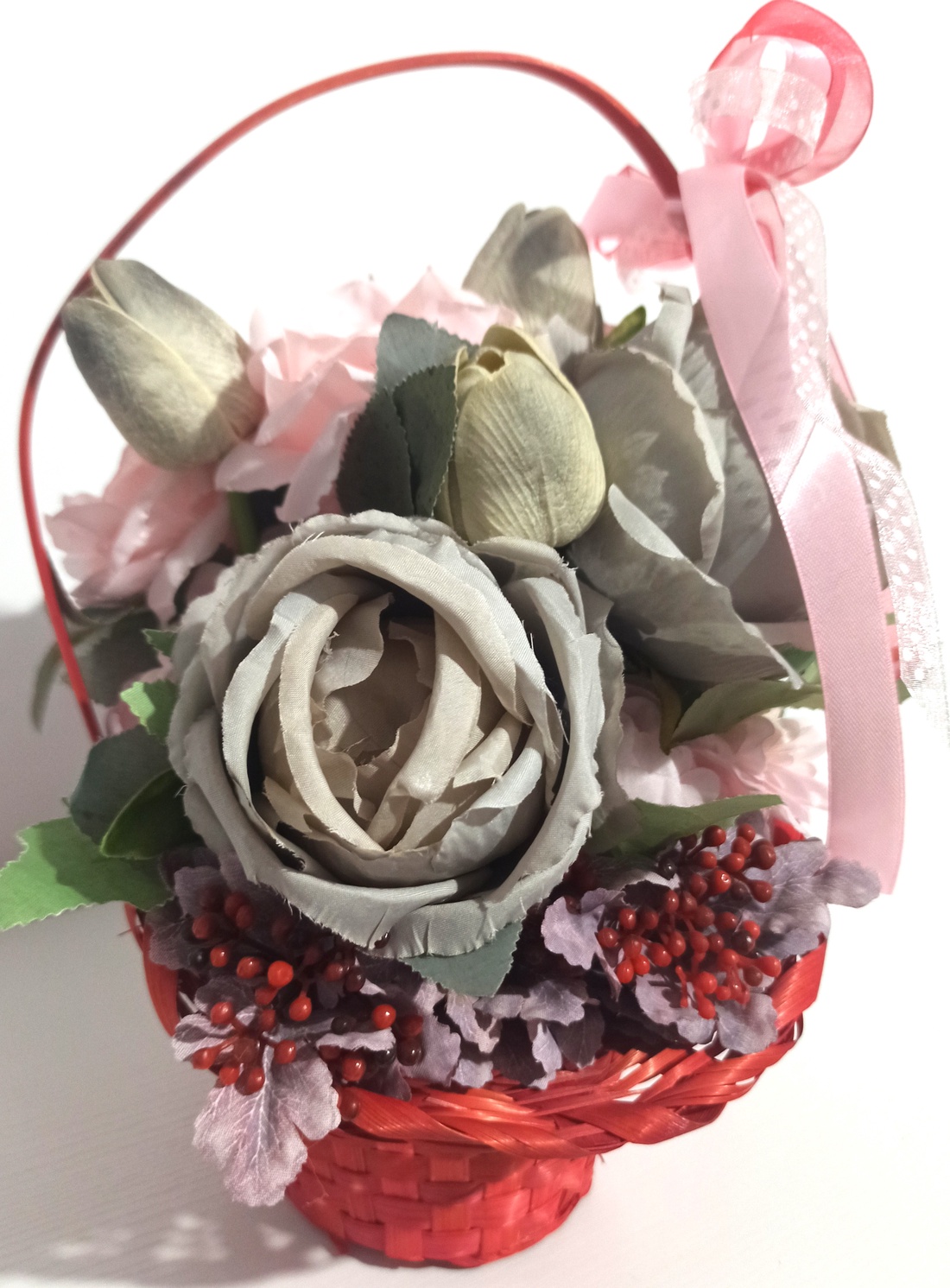 Coș Florentin Roșu Cu Trandafiri Roz și Gri - casă & stil de viață - decorațiuni de casă - accesorii florale - buchete de flori - Artynos.ro