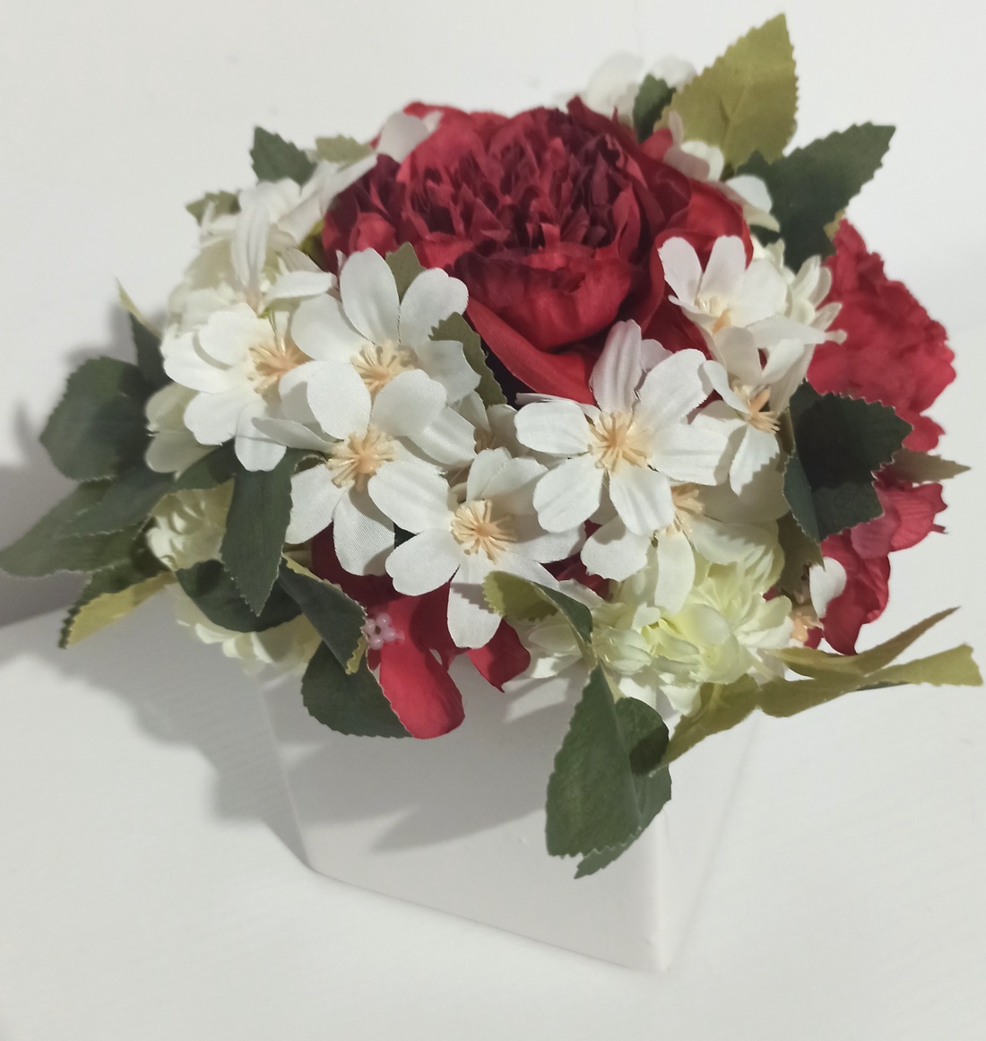 Ghiveci Ceramică Albă Cu Bujori Roșii și Floricele Albe - casă & stil de viață - decorațiuni de casă - decorațiuni de masă și rafturi - boluri decorative - Artynos.ro