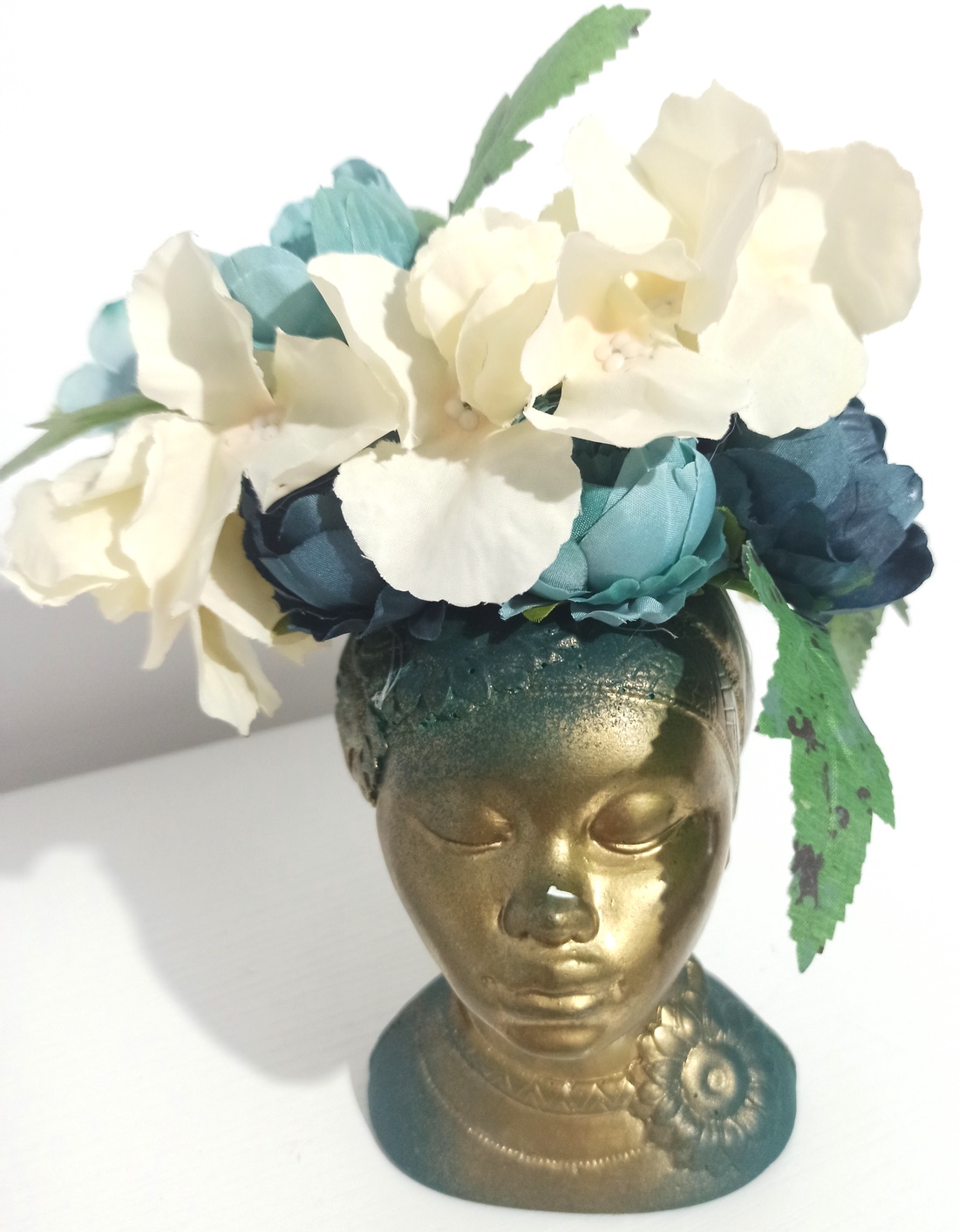 MARICA MICĂ, DIN CERAMICĂ VERDE-AURIE, CU HORTENSIE ȘI BUJOREI - casă & stil de viață - decorațiuni de casă - decorațiuni de masă și rafturi - boluri decorative - Artynos.ro