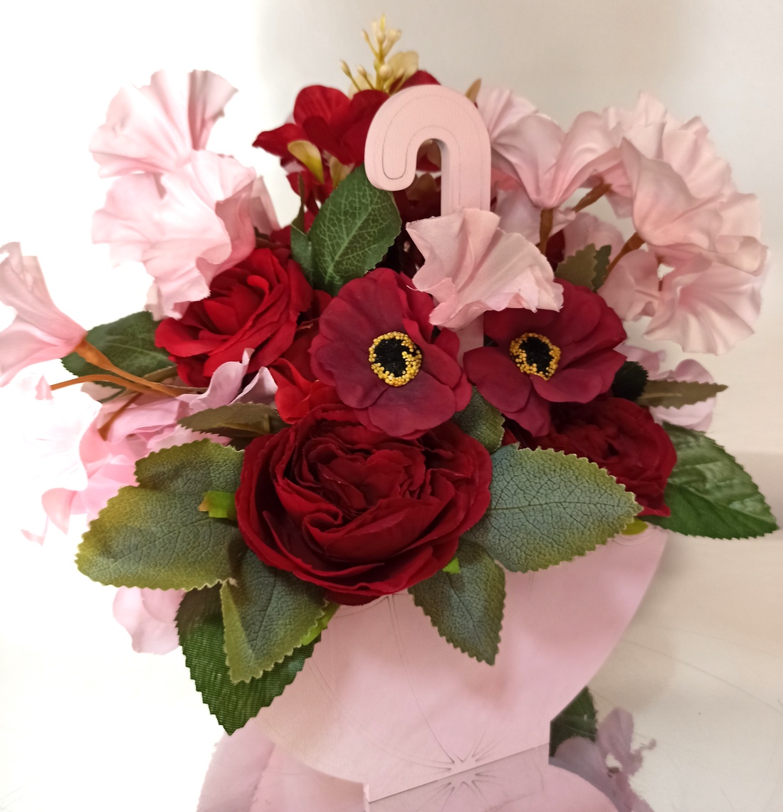 Cutie Lemn Roz Tip Umbrelă Cu Flori Roz Si Roșii - casă & stil de viață - decorațiuni de casă - accesorii florale - cutii cu flori - Artynos.ro