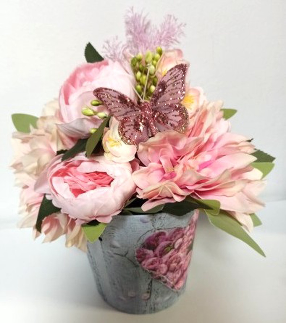 CUTIE TIP GHIVECI CU INIMĂ ROZ, CRIZANTEME ȘI BUJORI MARI ROZ - casă & stil de viață - decorațiuni de casă - accesorii florale - cutii cu flori - Artynos.ro