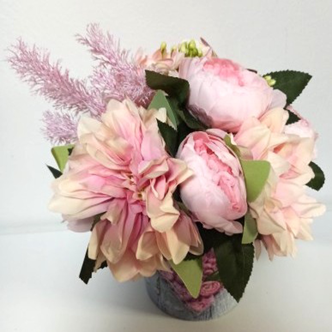 CUTIE TIP GHIVECI CU INIMĂ ROZ, CRIZANTEME ȘI BUJORI MARI ROZ - casă & stil de viață - decorațiuni de casă - accesorii florale - cutii cu flori - Artynos.ro