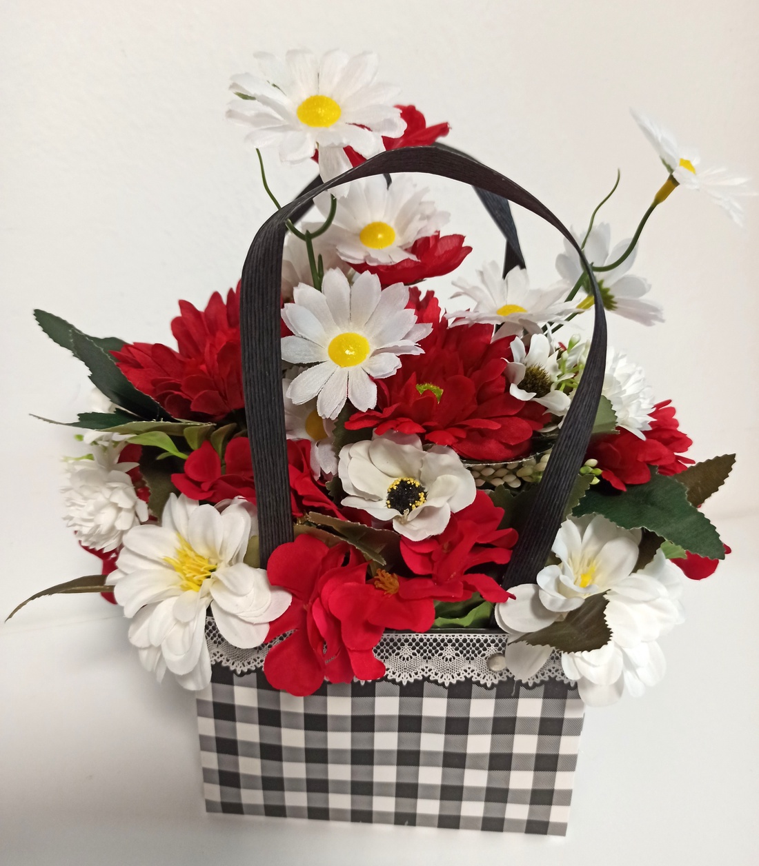 Cutie Tip Picnic Cu Floricele Albe și Roșii - casă & stil de viață - decorațiuni de casă - accesorii florale - cutii cu flori - Artynos.ro