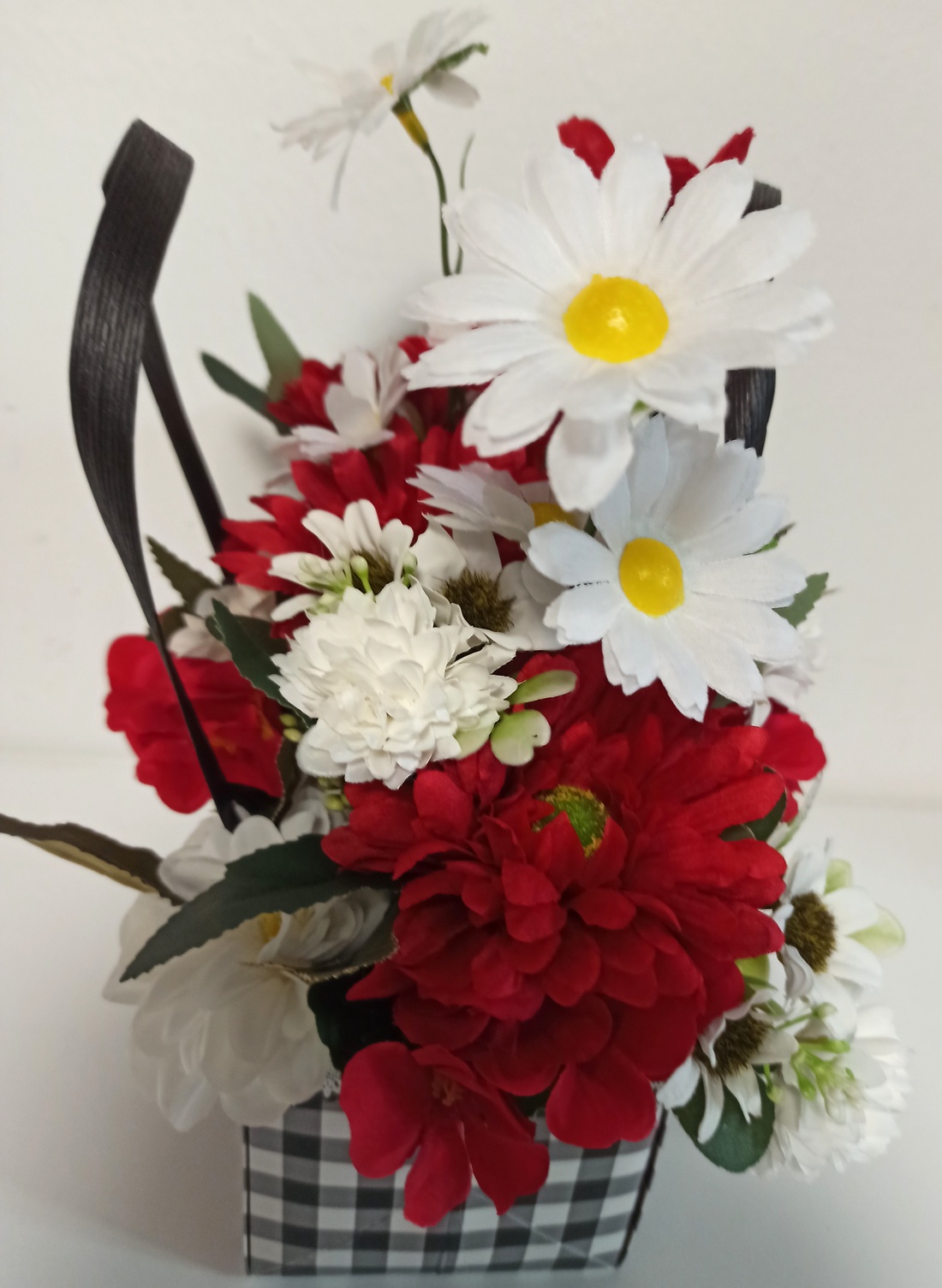 Cutie Tip Picnic Cu Floricele Albe și Roșii - casă & stil de viață - decorațiuni de casă - accesorii florale - cutii cu flori - Artynos.ro