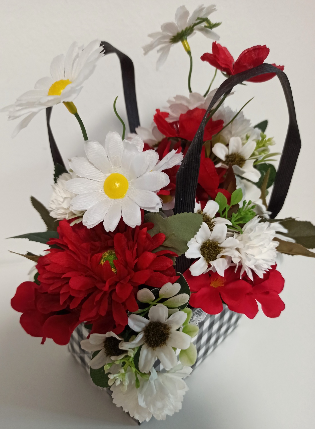 Cutie Tip Picnic Cu Floricele Albe și Roșii - casă & stil de viață - decorațiuni de casă - accesorii florale - cutii cu flori - Artynos.ro