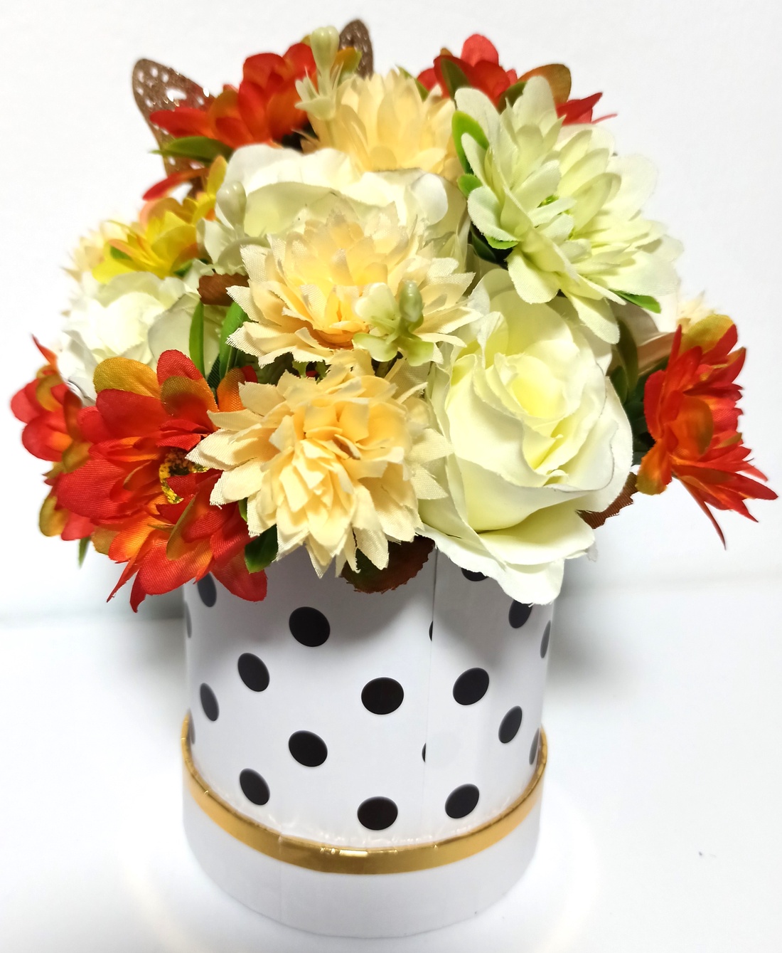 Cutie Albă Cu Buline Negre și Floricele Galbene - casă & stil de viață - decorațiuni de casă - accesorii florale - cutii cu flori - Artynos.ro