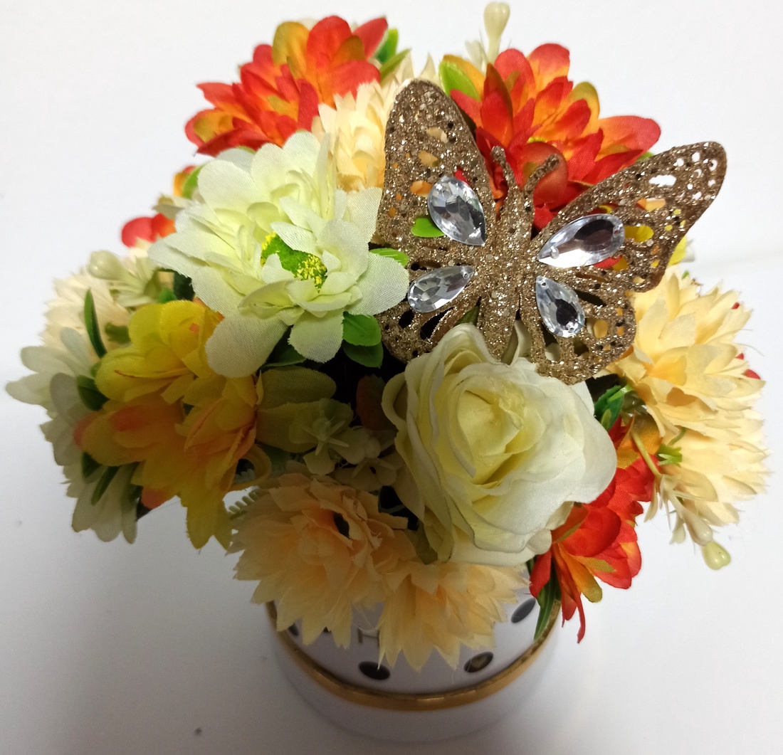 Cutie Albă Cu Buline Negre și Floricele Galbene - casă & stil de viață - decorațiuni de casă - accesorii florale - cutii cu flori - Artynos.ro