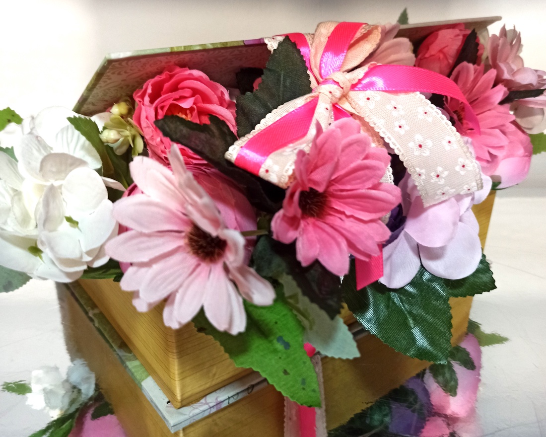 Carte Cu Margarete și Bujori Roz - casă & stil de viață - decorațiuni de casă - accesorii florale - cutii cu flori - Artynos.ro