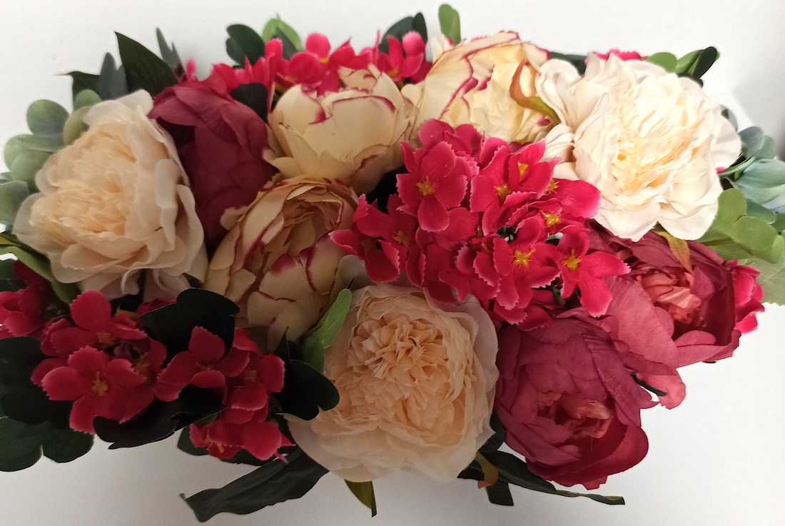 CUTIE LAVENDER CU BUJORI ȘI HORTENSIE BEJ ȘI ROȘU - casă & stil de viață - decorațiuni de casă - accesorii florale - cutii cu flori - Artynos.ro