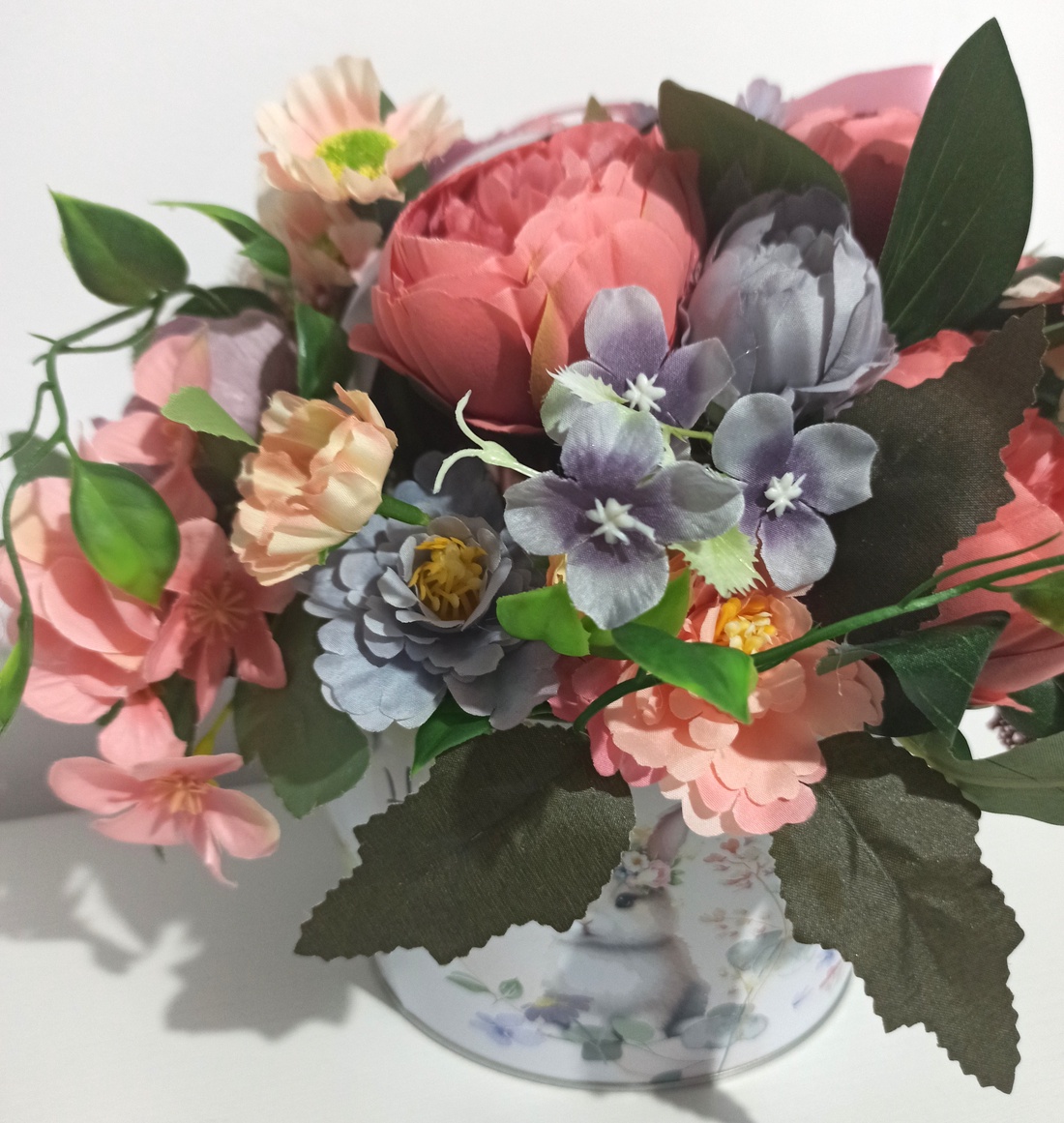 GHIVECI HAPPY EASTER CU FLORI MOV, ROZ, GRENA - casă & stil de viață - decorațiuni de casă - accesorii florale - cutii cu flori - Artynos.ro