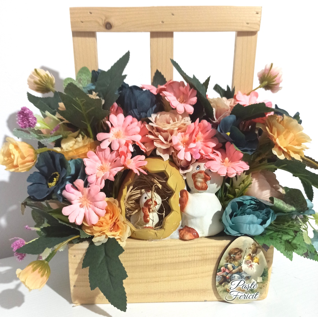 FEREASTRĂ LEMN BEJ CU PUIȘORI ȘI FLORI ROZ, SOMON - decor de sărbători - decorațiuni de paște - decor masă de paște - Artynos.ro