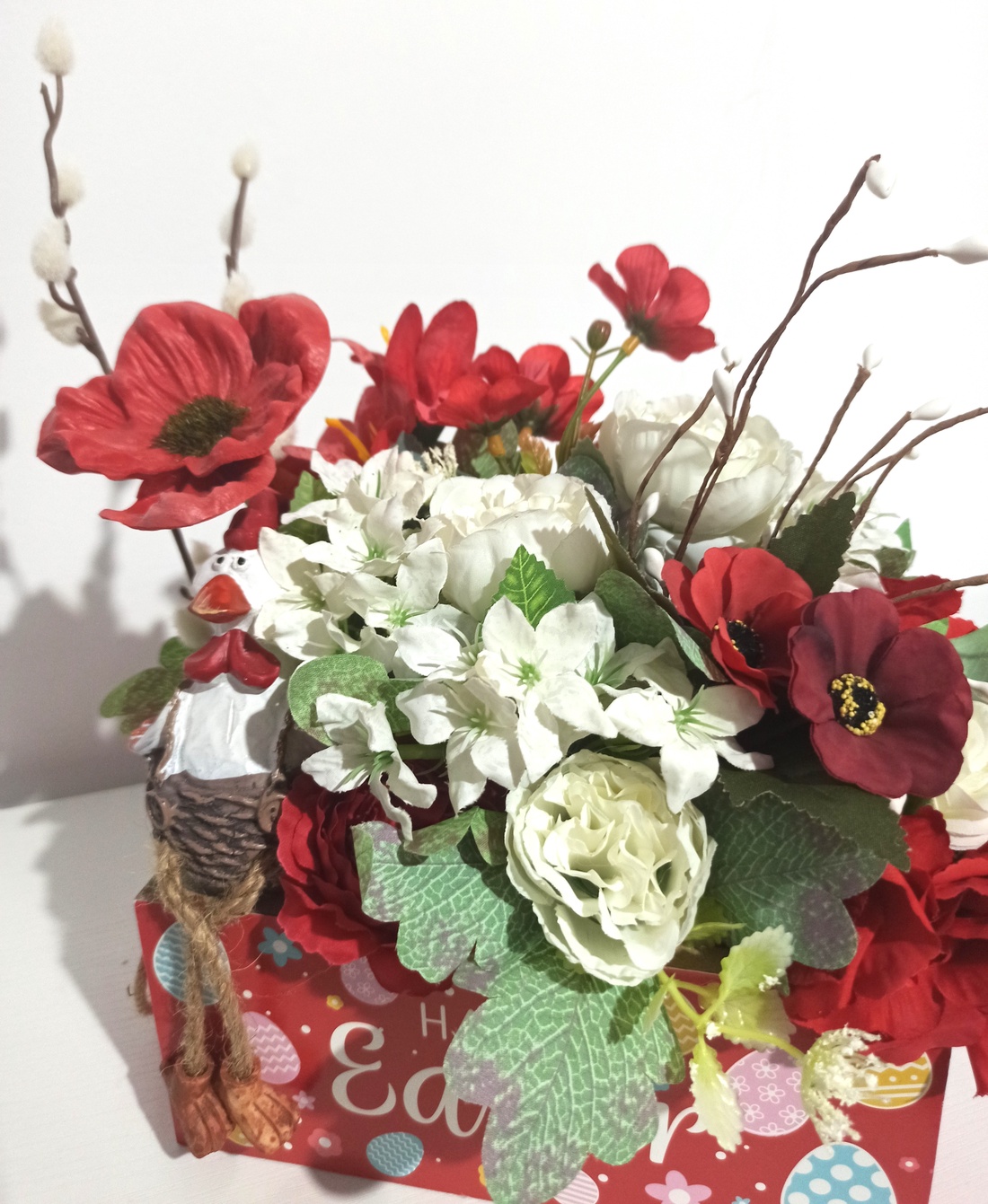 LĂDIȚĂ ROȘIE HAPPY EASTER CU IEPURE ȘI FLORI ALBE ȘI ROȘII - decor de sărbători - decorațiuni de paște - decor masă de paște - Artynos.ro