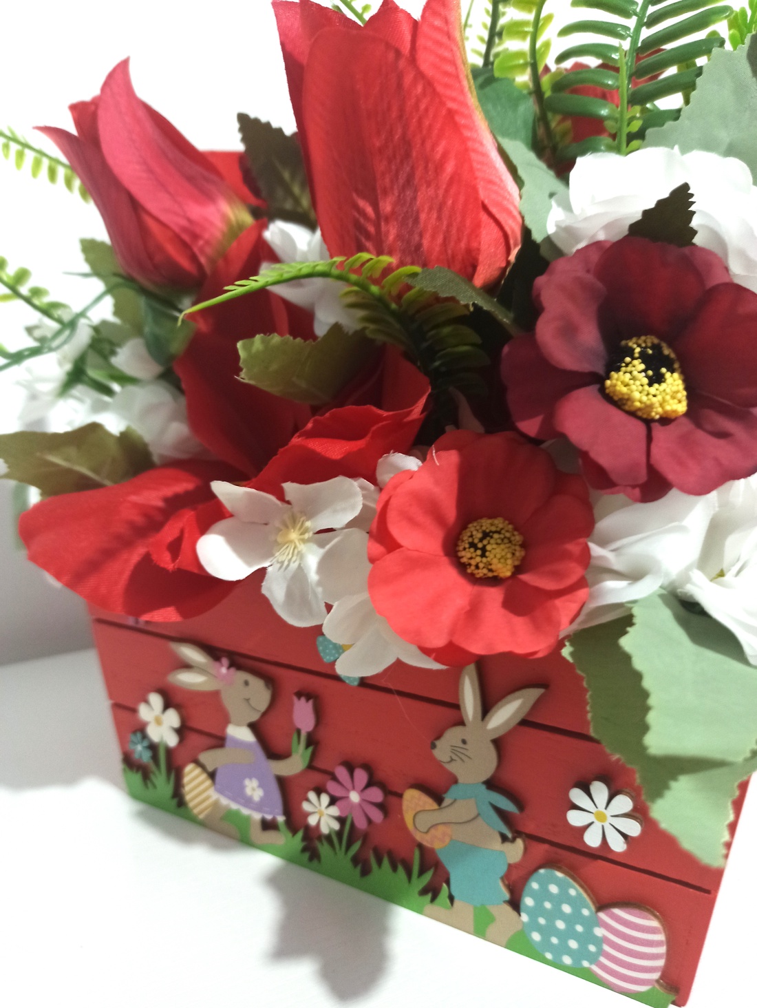 Lădiță Roșie Cu Magnolii și Lalele Roșii - casă & stil de viață - decorațiuni de casă - decorațiuni de masă și rafturi - decorațiuni de masă - Artynos.ro