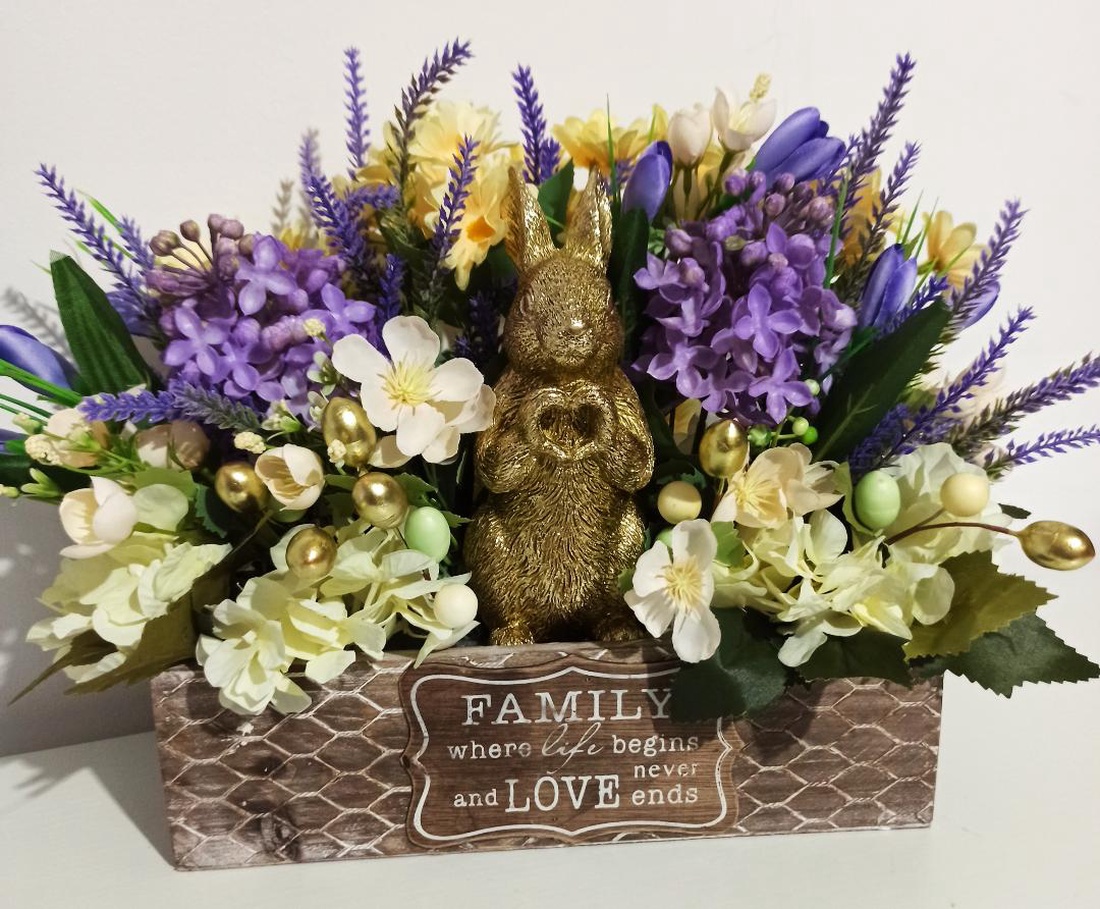 Lădiță Lemn Cu Iepure Ceramică și Flori Galbene și Mov - casă & stil de viață - decorațiuni de casă - accesorii florale - cutii cu flori - Artynos.ro