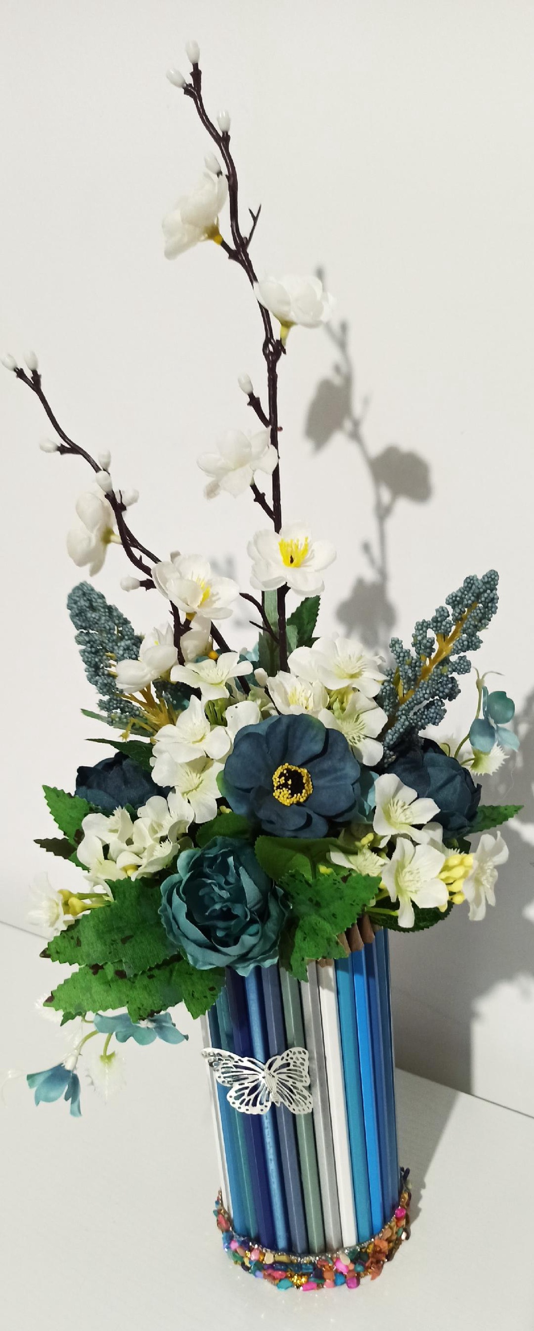 Cutie Creioane Albastră Cu Flori De Cireș Alb și Flori Albastre - casă & stil de viață - decorațiuni de casă - accesorii florale - cutii cu flori - Artynos.ro