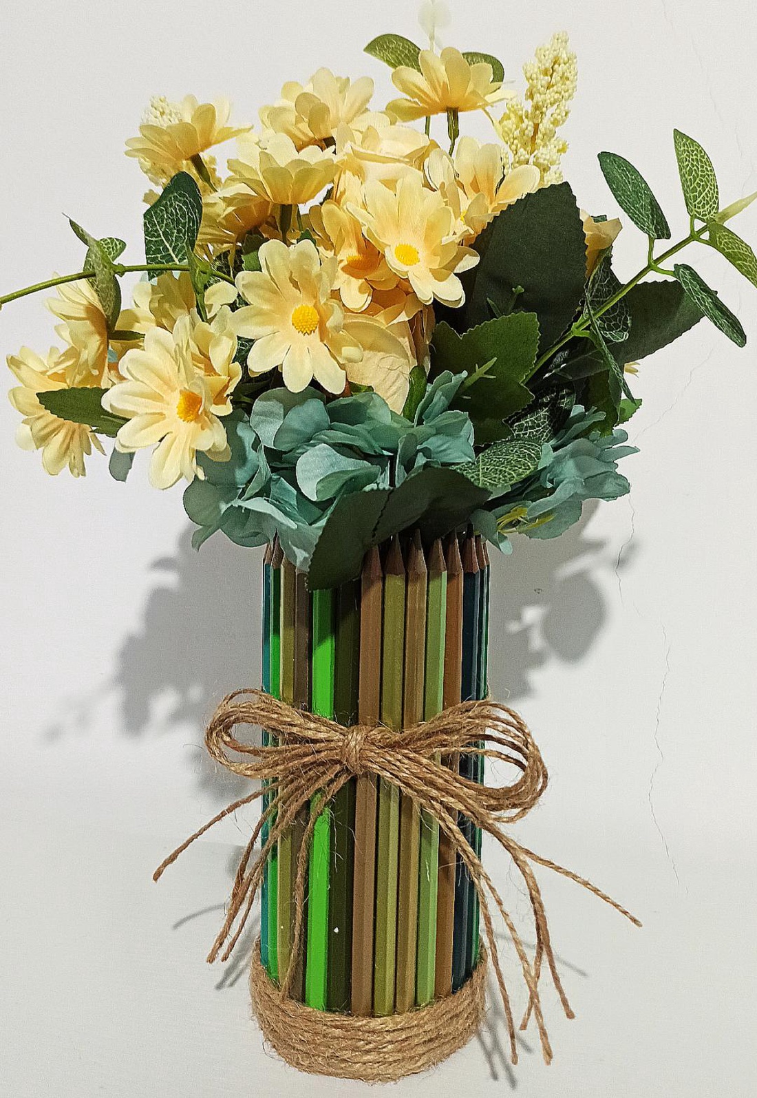 Cutie Creioane Verzi Cu Floricele Galbene - casă & stil de viață - decorațiuni de casă - accesorii florale - cutii cu flori - Artynos.ro