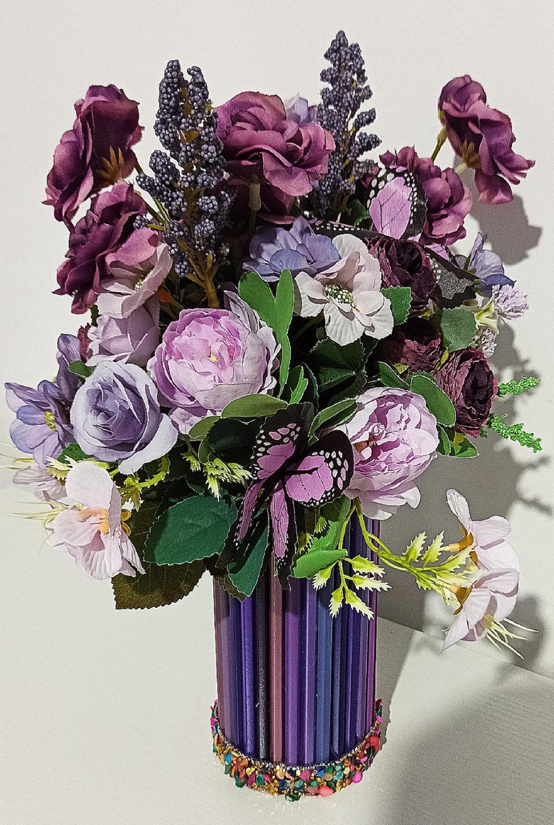 Cutie Creioane Mov Cu Flori Roz și Mov - casă & stil de viață - decorațiuni de casă - accesorii florale - cutii cu flori - Artynos.ro