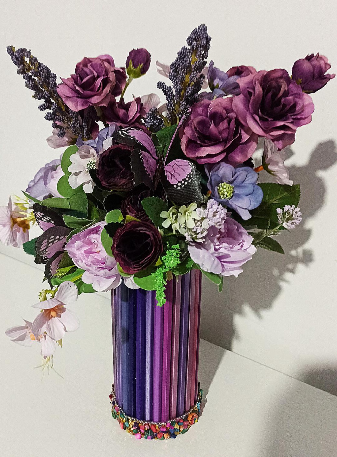 Cutie Creioane Mov Cu Flori Roz și Mov - casă & stil de viață - decorațiuni de casă - accesorii florale - cutii cu flori - Artynos.ro