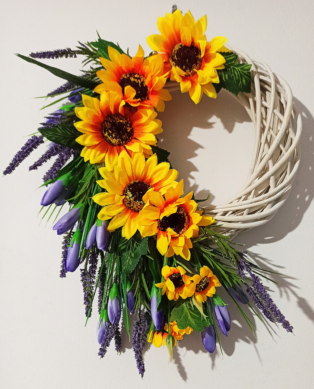Coroniță cu floarea soarelui, lavanda și crocus mov - casă & stil de viață - decorațiuni de casă - accesorii florale - coronițe decor - Artynos.ro