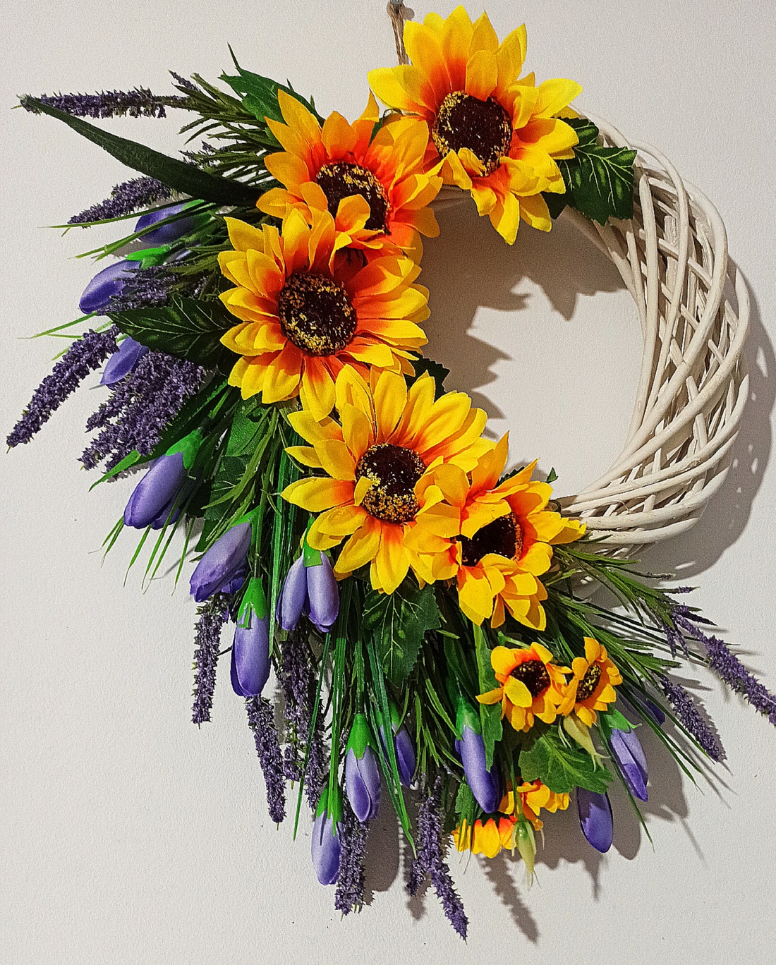 Coroniță cu floarea soarelui, lavanda și crocus mov - casă & stil de viață - decorațiuni de casă - accesorii florale - coronițe decor - Artynos.ro