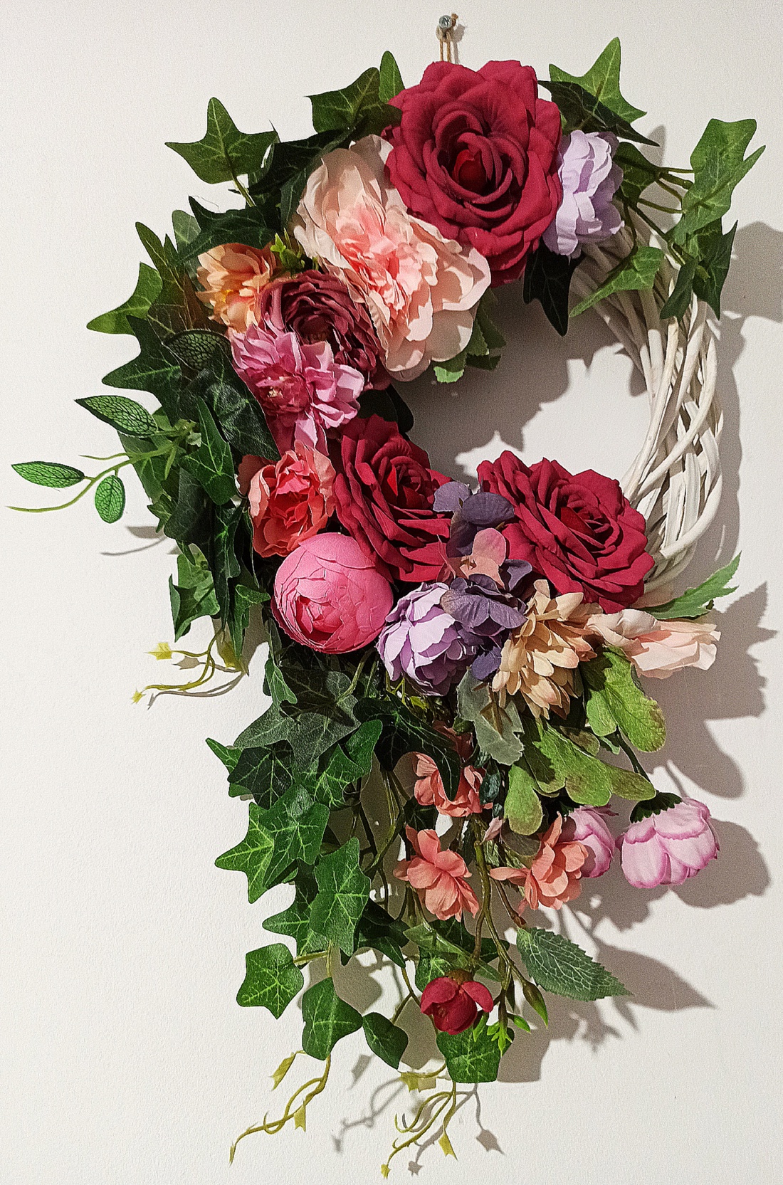 Coroniță cu iederă și trandafiri - casă & stil de viață - decorațiuni de casă - accesorii florale - coronițe decor - Artynos.ro