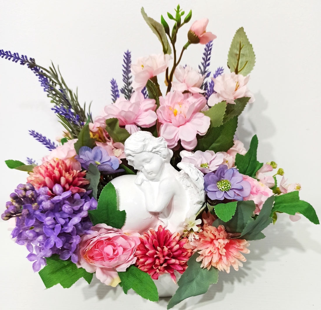 Decorațiune cu îngeraș din ceramică alb, lavandă, liliac și crenguță de cireș roz - casă & stil de viață - decorațiuni de casă - decorațiuni de masă și rafturi - boluri decorative - Artynos.ro