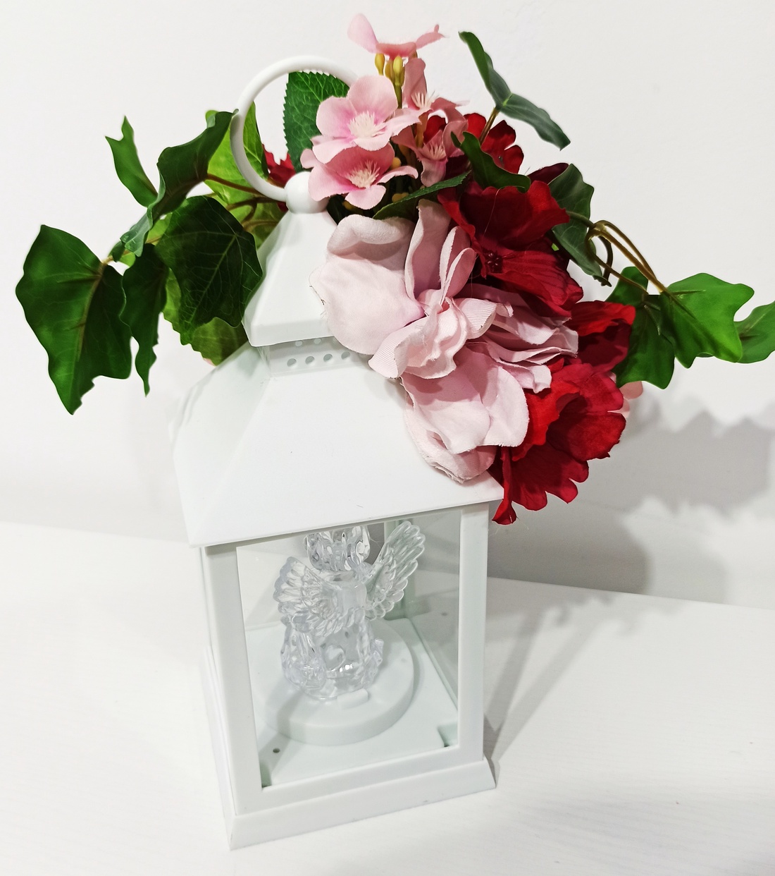 Decorațiune felinar cu led și îngeraș, iederă, hortensie și anemonă - casă & stil de viață - decorațiuni de casă - accesorii florale - flori în ghiveci - Artynos.ro