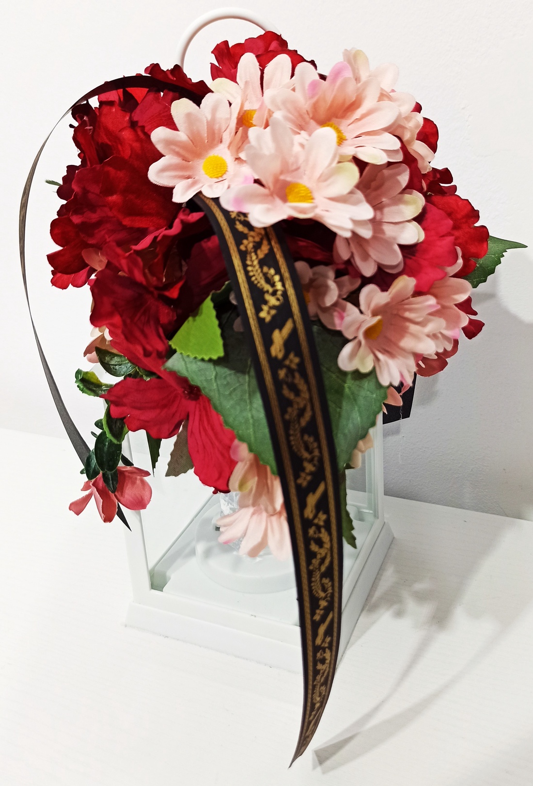 Decorațiune felinar cu led și îngeraș, crizantemă și floricele roz - casă & stil de viață - decorațiuni de casă - decorațiuni de masă și rafturi - cutii de decor - Artynos.ro