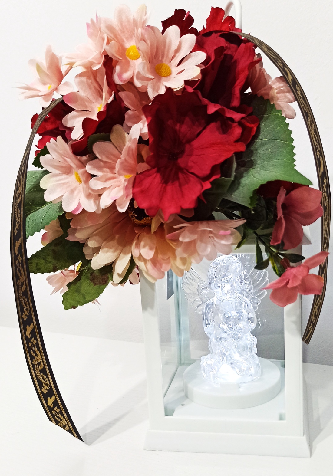 Decorațiune felinar cu led și îngeraș, crizantemă și floricele roz - casă & stil de viață - decorațiuni de casă - decorațiuni de masă și rafturi - cutii de decor - Artynos.ro