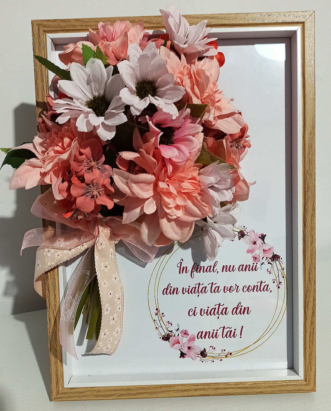 Ramă tablou cu mesaj și dalii roz - casă & stil de viață - decorațiuni de casă - decorațiuni de pereți - decorațiuni suspendate - Artynos.ro