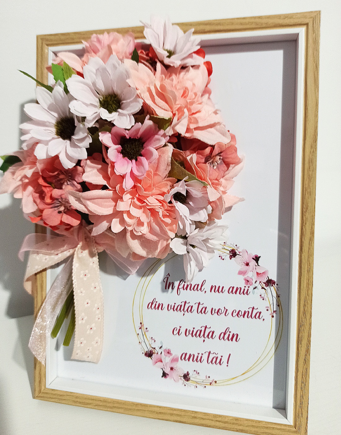 Ramă tablou cu mesaj și dalii roz - casă & stil de viață - decorațiuni de casă - decorațiuni de pereți - decorațiuni suspendate - Artynos.ro