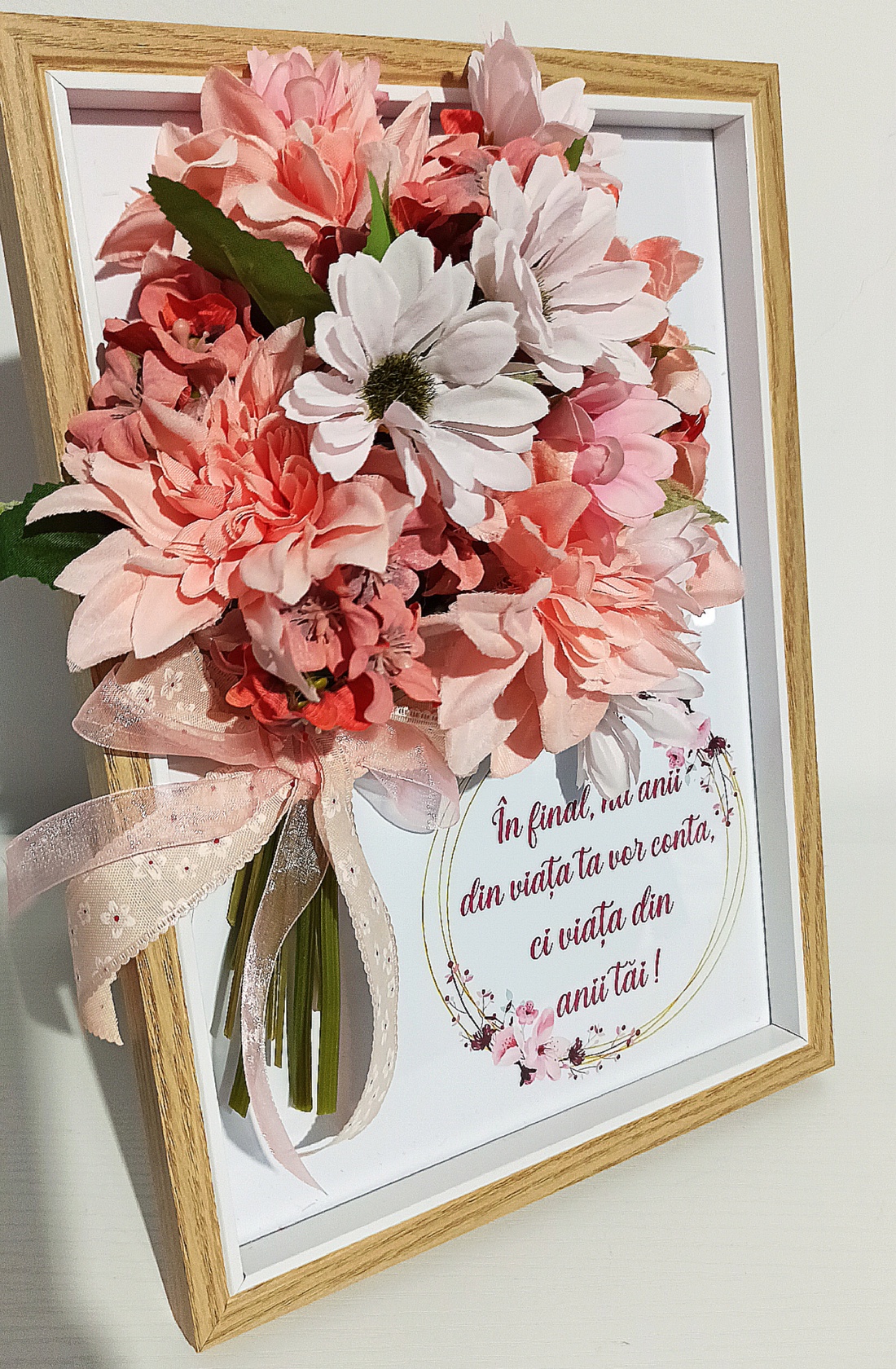 Ramă tablou cu mesaj și dalii roz - casă & stil de viață - decorațiuni de casă - decorațiuni de pereți - decorațiuni suspendate - Artynos.ro