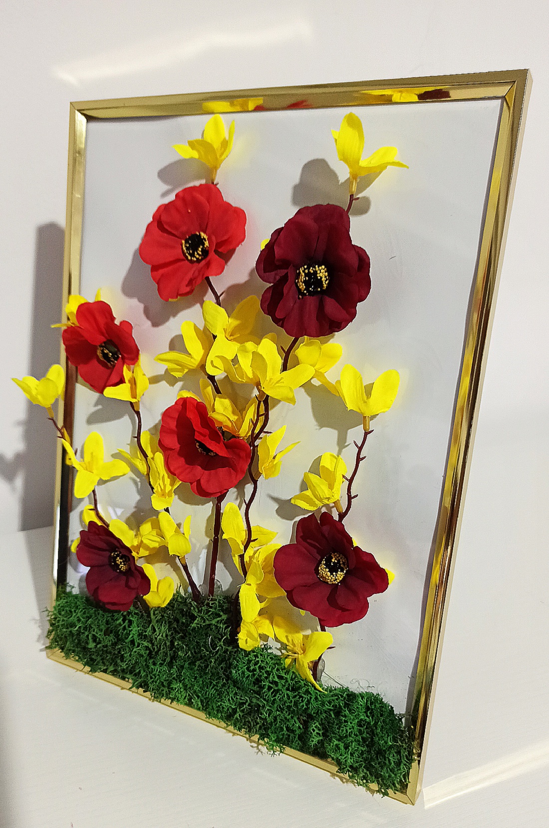 Ramă tablou cu licheni și ploaie de aur - casă & stil de viață - decorațiuni de casă - decorațiuni de pereți - decorațiuni suspendate - Artynos.ro