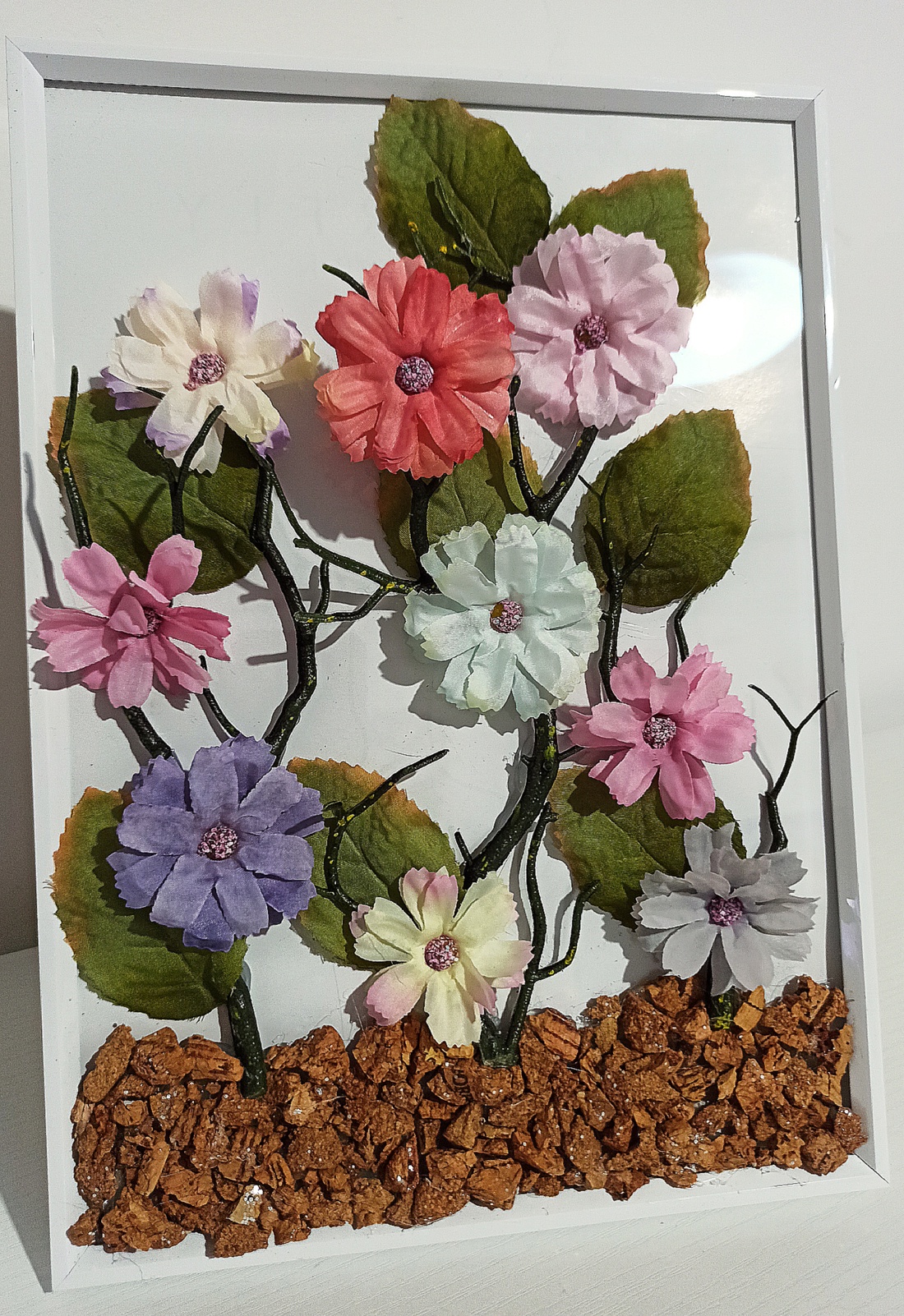 Ramă tablou cu bucăți de lemn cu sclipici și floricele - casă & stil de viață - decorațiuni de casă - decorațiuni de pereți - decorațiuni suspendate - Artynos.ro