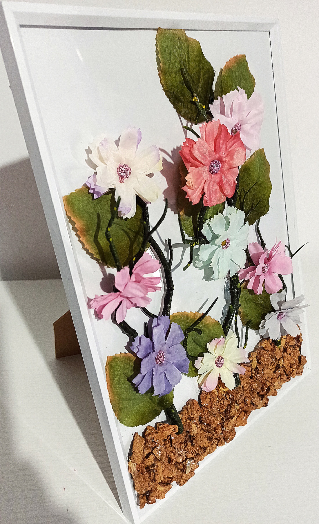 Ramă tablou cu bucăți de lemn cu sclipici și floricele - casă & stil de viață - decorațiuni de casă - decorațiuni de pereți - decorațiuni suspendate - Artynos.ro